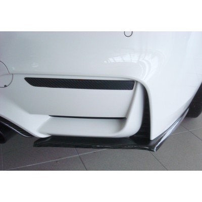 extensión faldón trasero de carbono, a la derecha