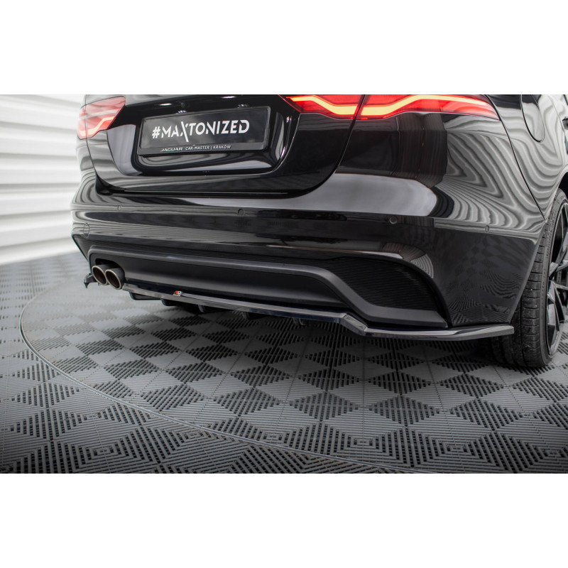 Splitter trasero para (with vertical bars) Jaguar XE X760 Facelift