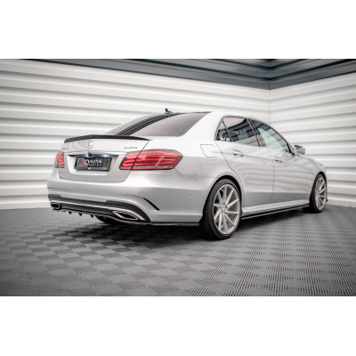 Splitter trasero para (with vertical bars) Mercedes-Benz E AMG-Line Sedan W212 Facelift