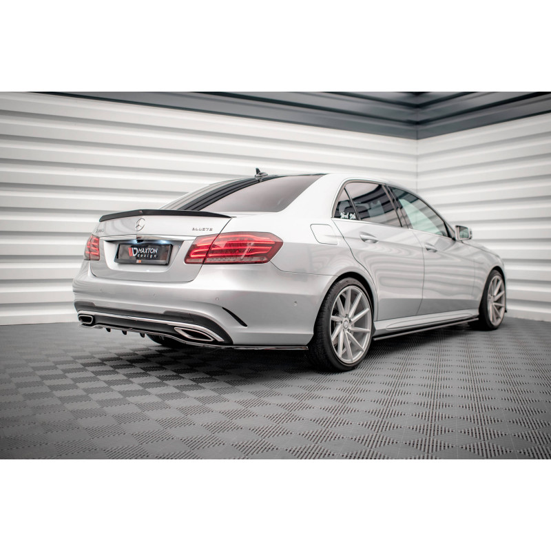 Splitter trasero para (with vertical bars) Mercedes-Benz E AMG-Line Sedan W212 Facelift