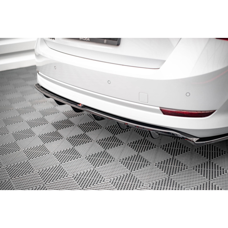 Splitter trasero para (with vertical bars) Skoda Octavia Mk4