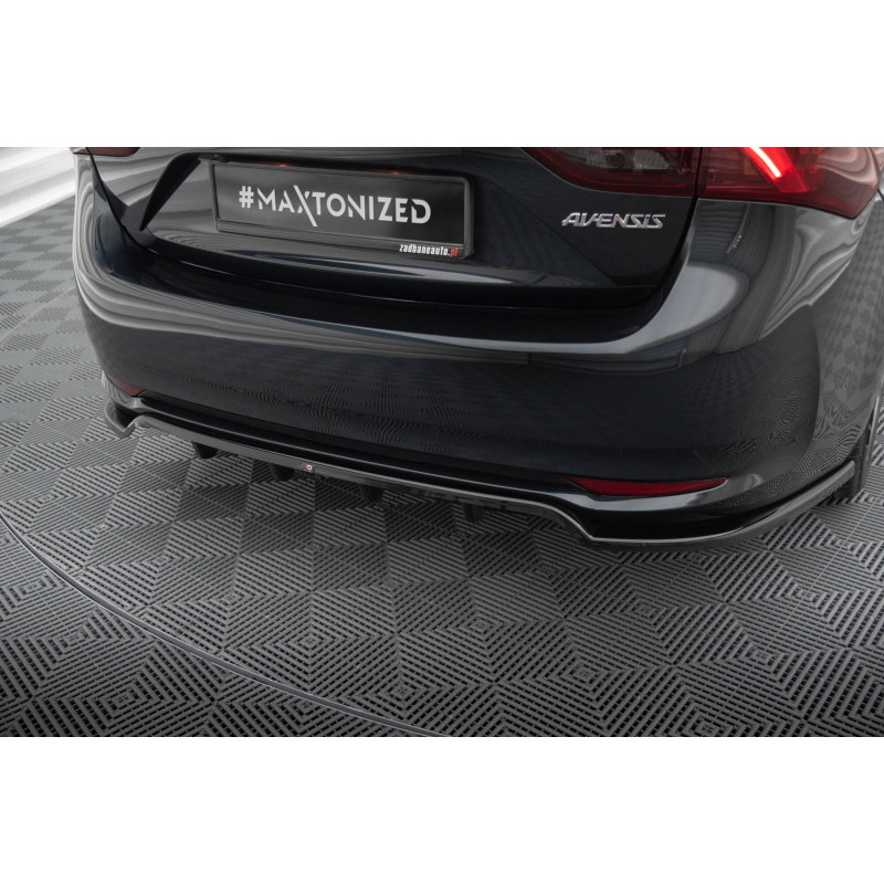 Splitter trasero para (with vertical bars) Toyota Avensis Sedan Mk3 Facelift