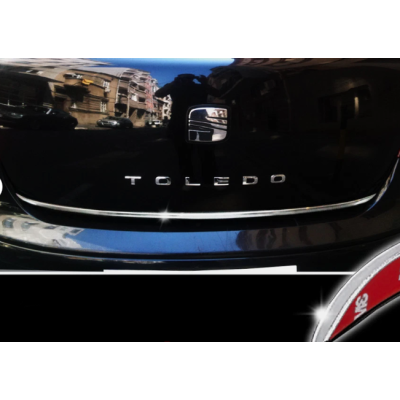 Embellecedor cromado Seat...